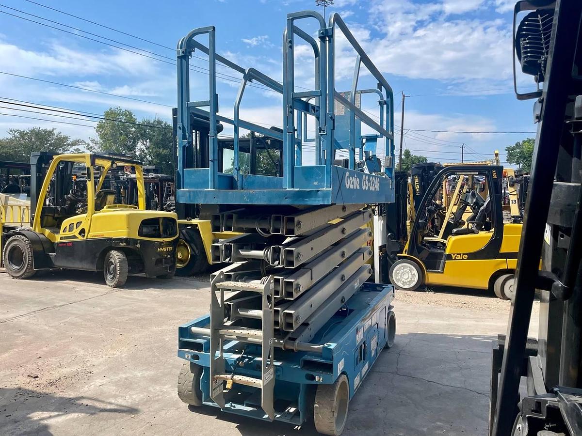 Used 2014 Genie GS-3246