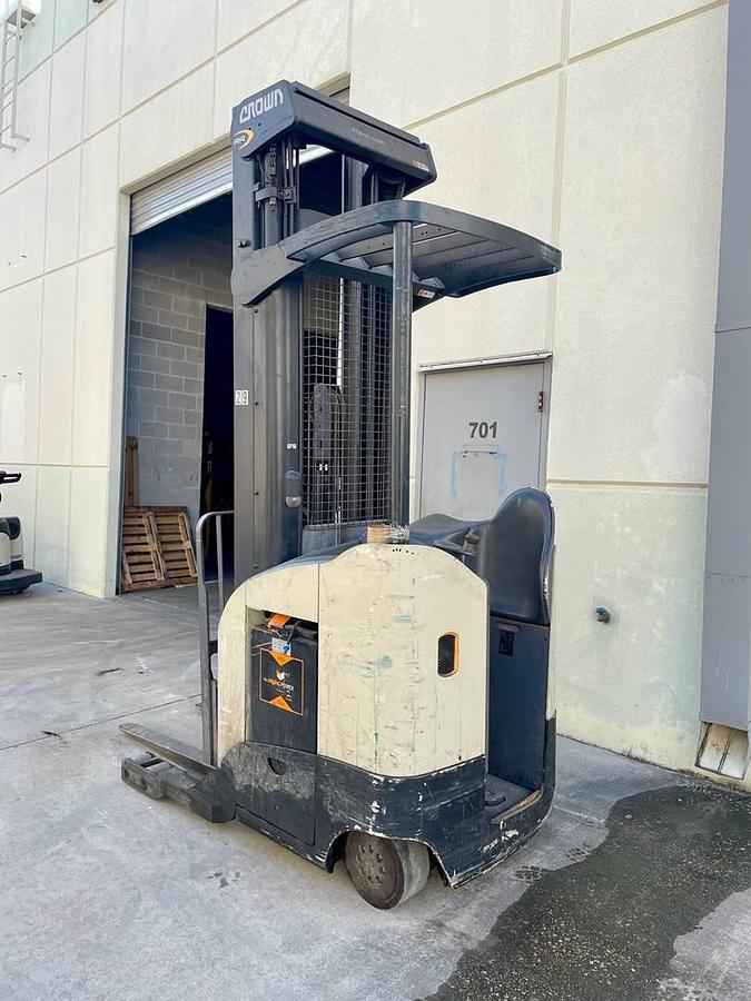 Used 2014 Crown RR5725-35