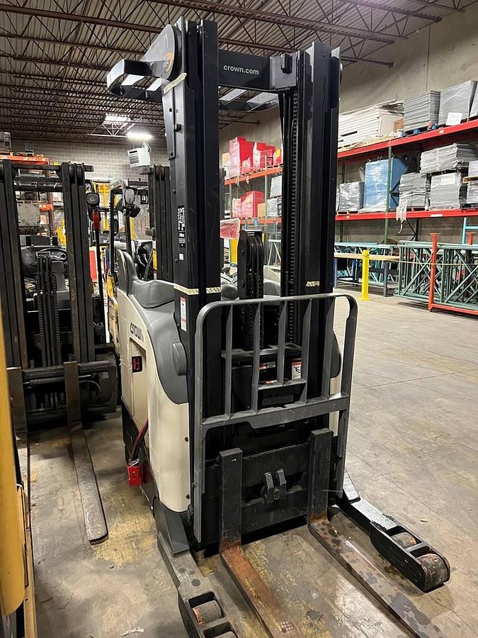 Used 2004 Crown RR5210-40