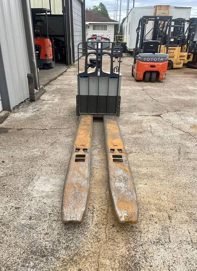 Used 2012 Raymond 8410