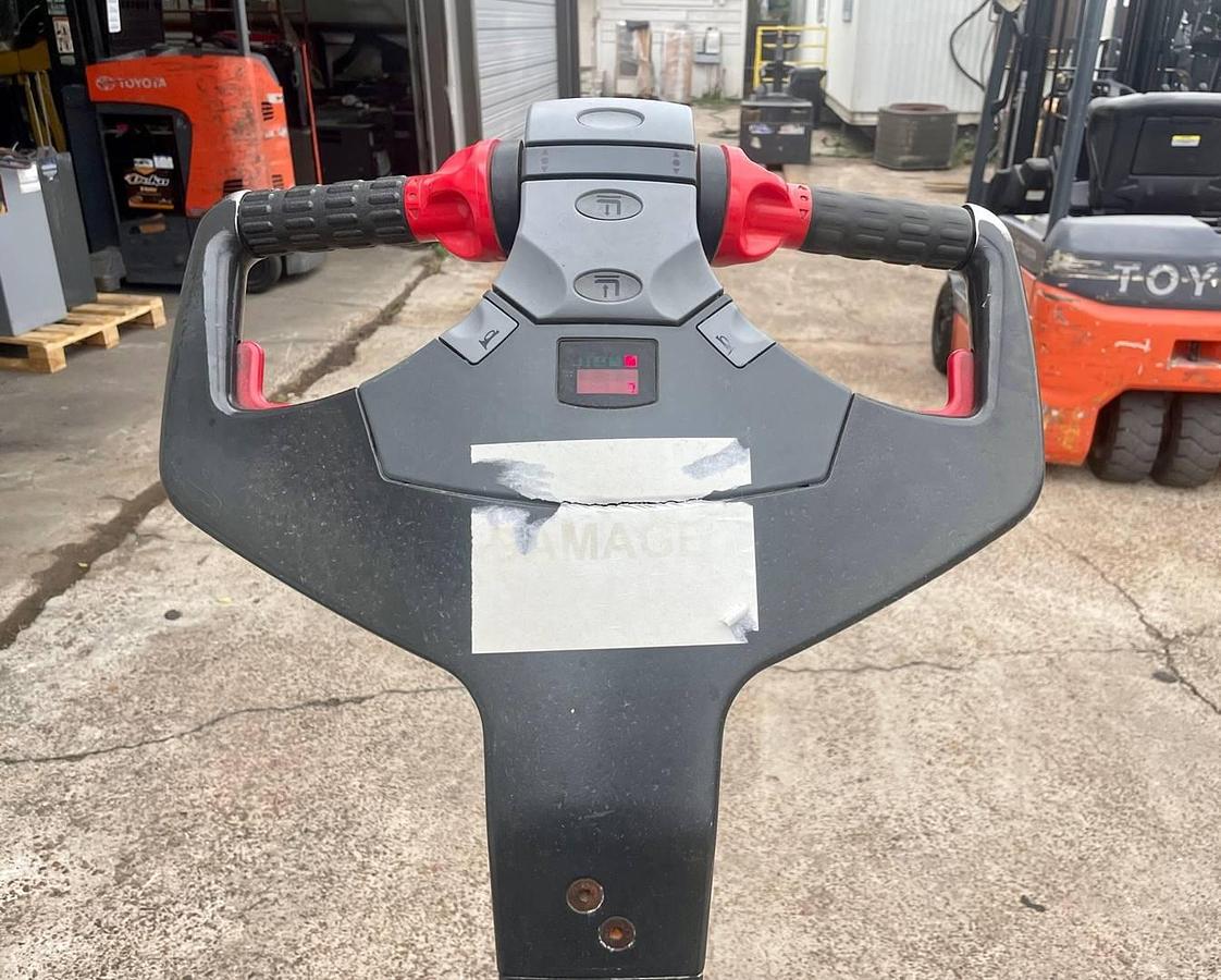 Used 2012 Raymond 8410