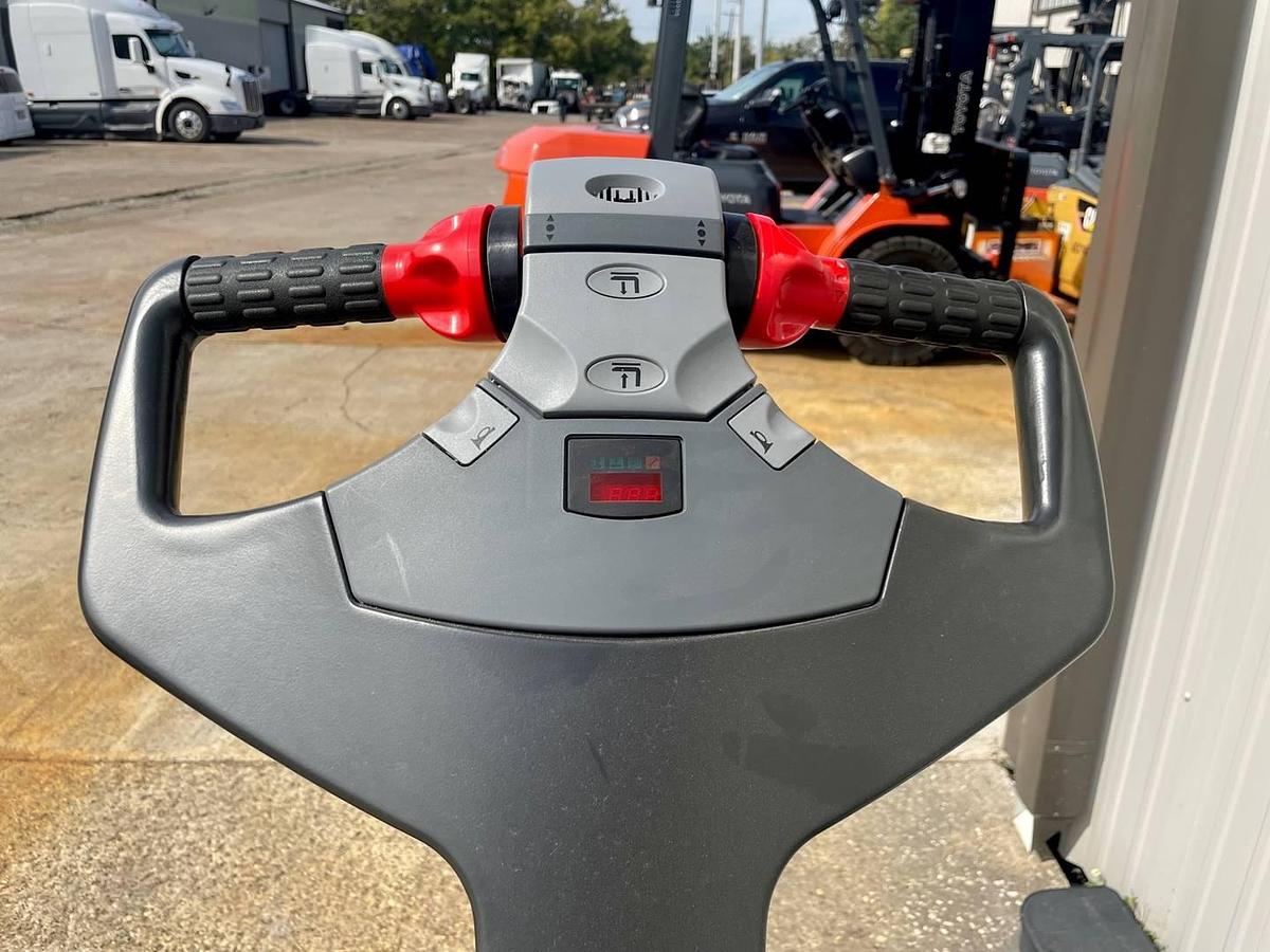 Used 2020 Raymond 8410