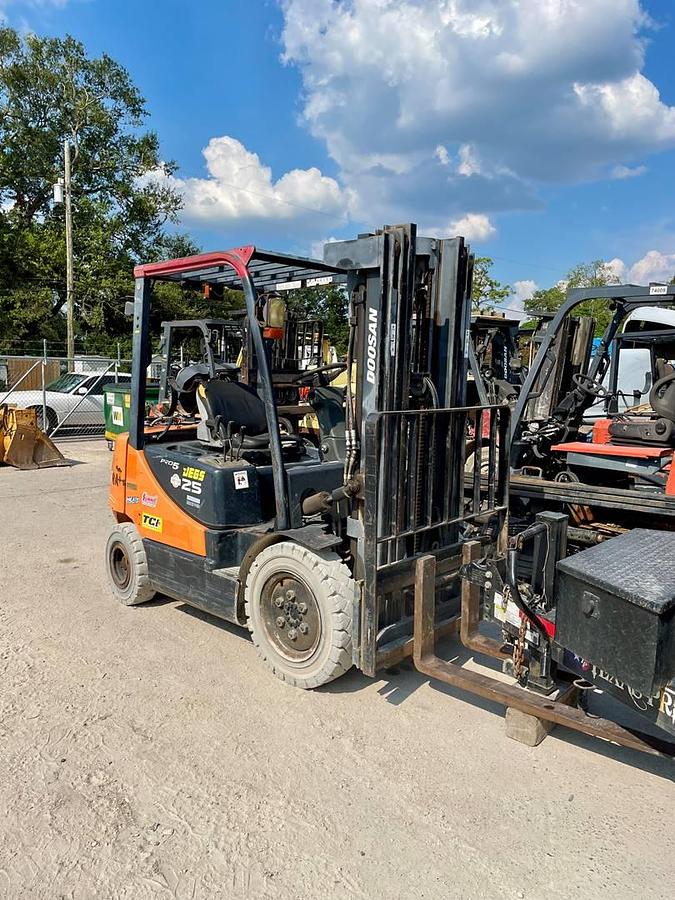 Used 2011 Doosan G25P-5