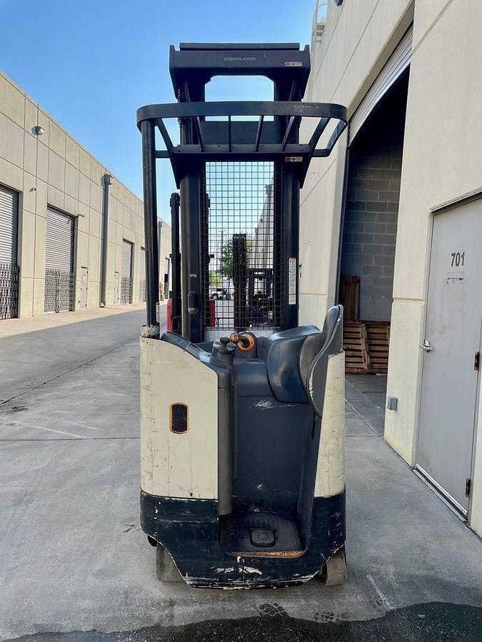 Used 2014 Crown RR5725-35