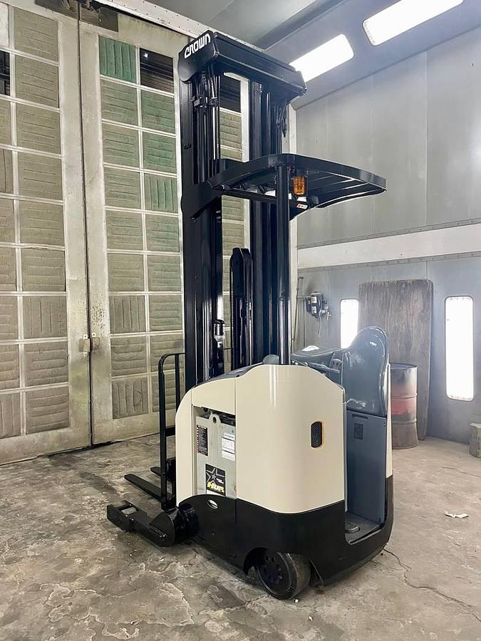 Used 2010 Crown RR5725-35