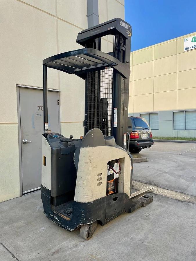 Used 2014 Crown RR5725-35
