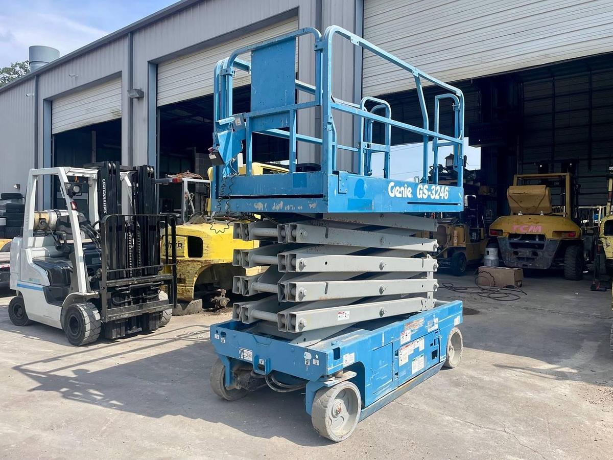 Used 2014 Genie GS-3246