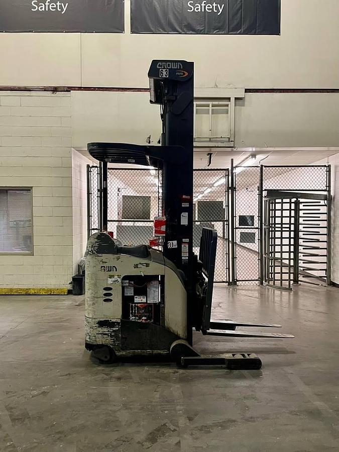 Used 2011 Crown RR5725-45