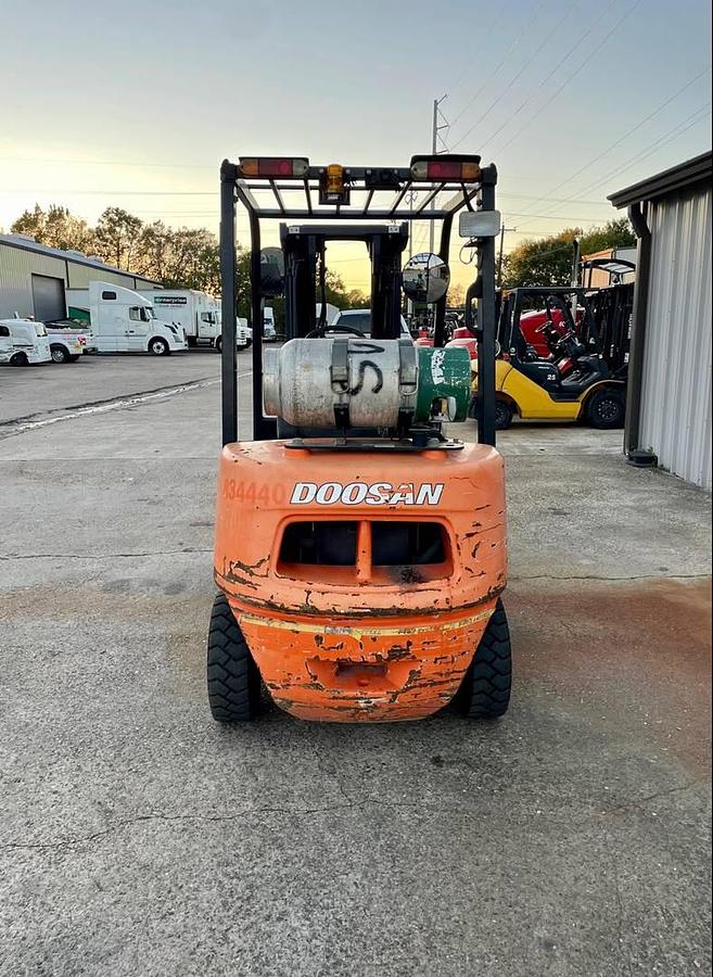 Used 2010 Doosan G25E-5