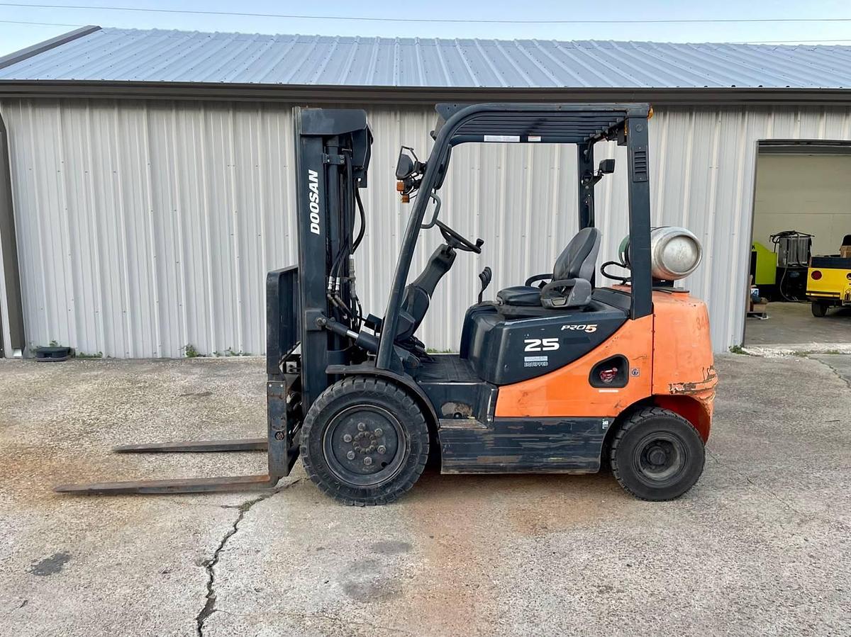 Used 2010 Doosan G25E-5