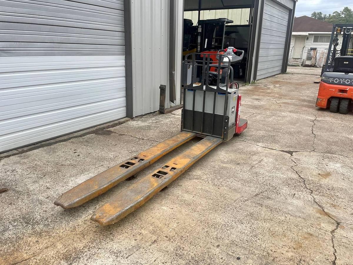 Used 2012 Raymond 8410
