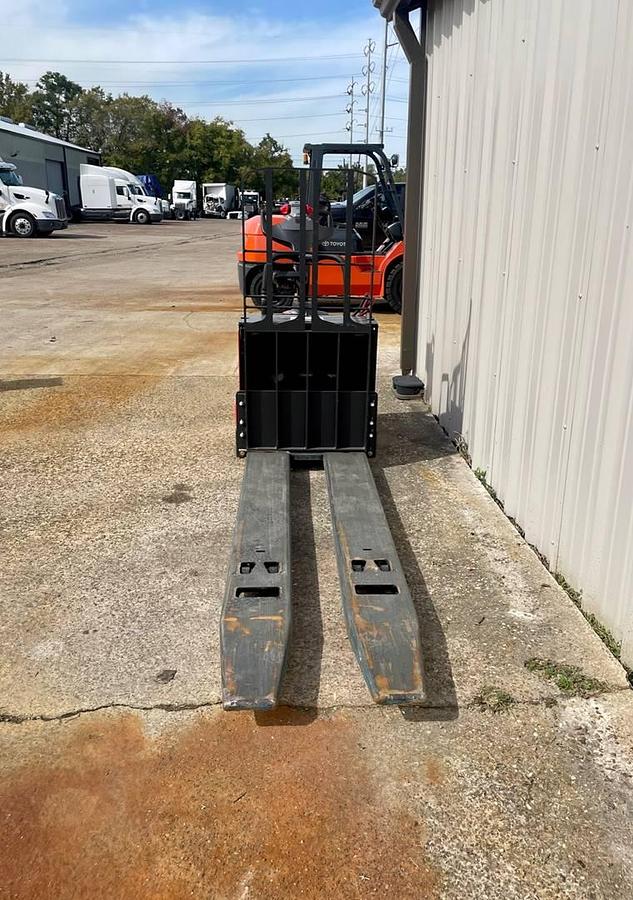 Used 2020 Raymond 8410
