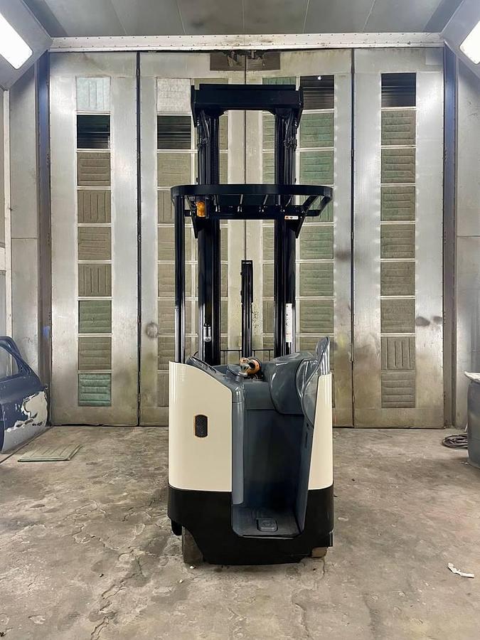 Used 2010 Crown RR5725-35