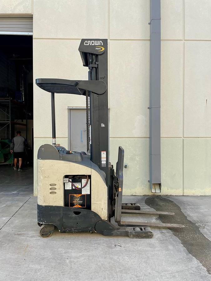 Used 2014 Crown RR5725-35