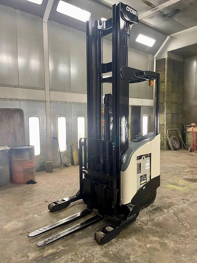 Used 2010 Crown RR5725-35