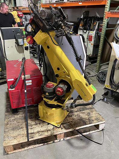 Used FANUC ARCMATE 120iB/10L MIG WELDING ROBOT WIRE FEEDER, TORCH, LINCOLN POWER WAVE 455M