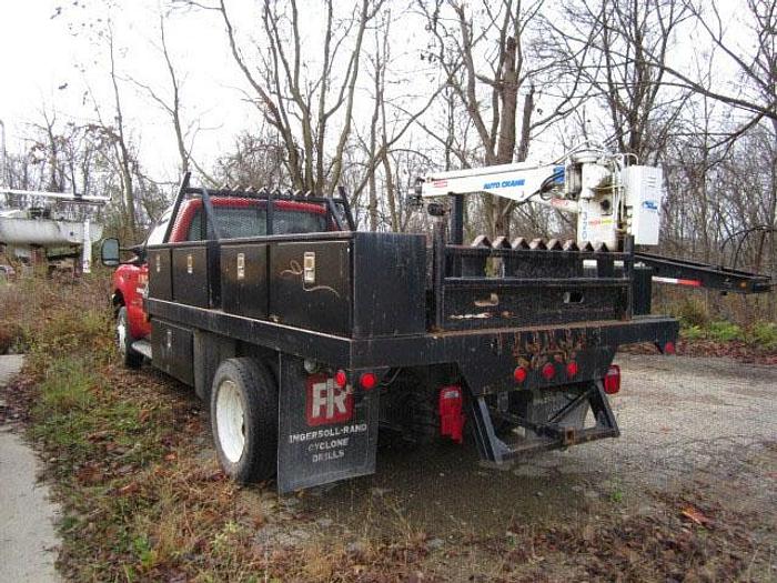 Used 2002 Ford F-550 Service Truck with Crane