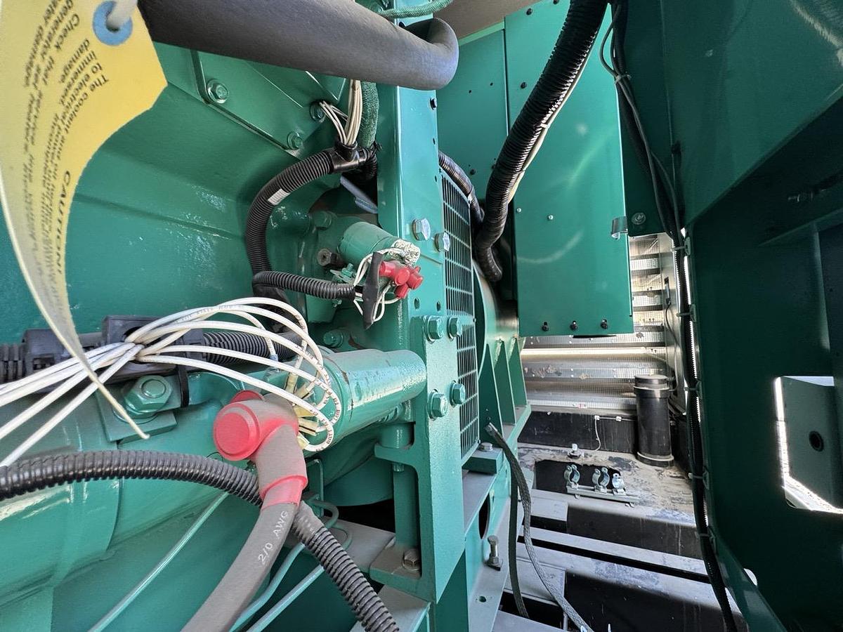 Used 1000KW CUMMINS DQFAD DIESEL GENERATOR