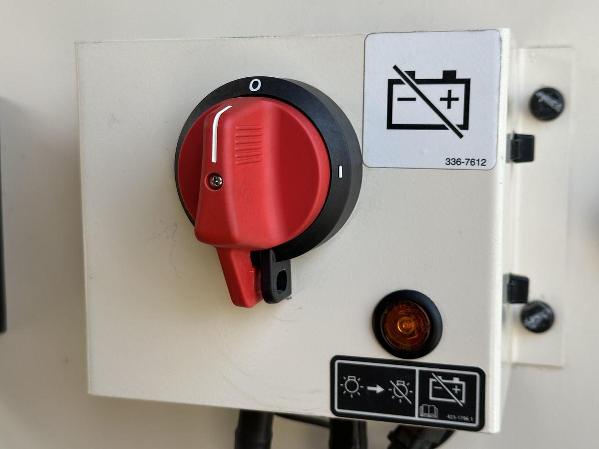 Used 100KW CATERPILLAR XQ125 DIESEL GENERATOR