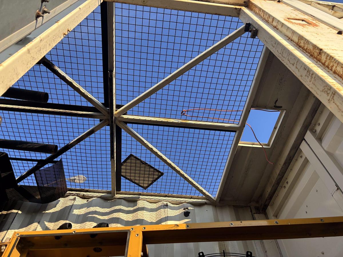 Used 2010 HYUNDAI 40 FT CHASSIS & CONTAINER