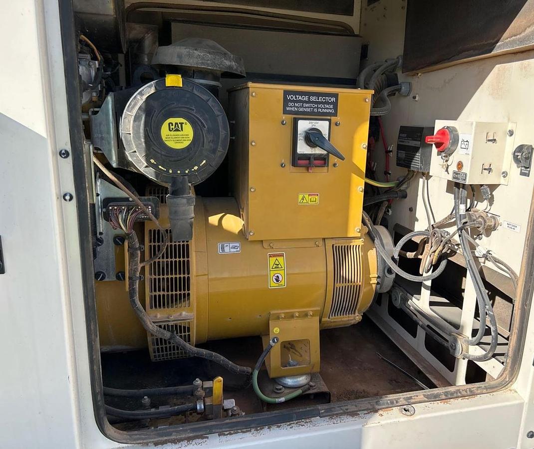 Used 2021 CATERPILLAR XQ125 MOBILE GENERATOR