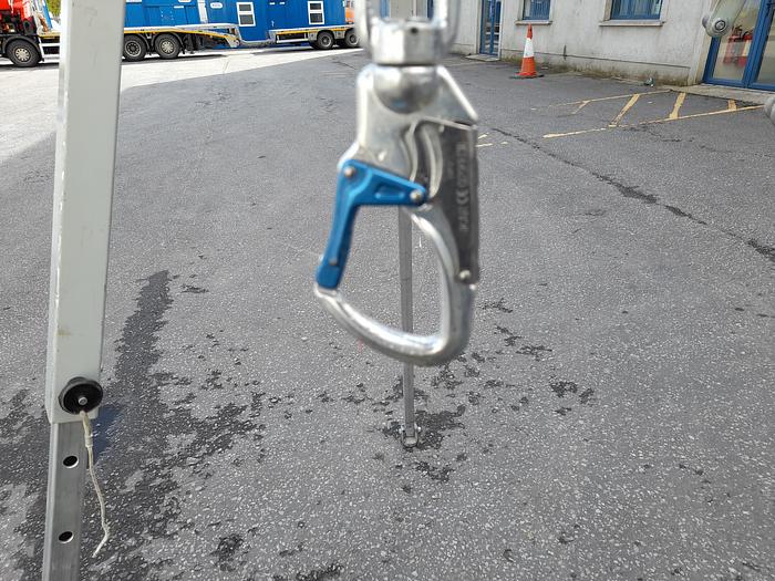 Used Ikar 1 person Tripod & Winch