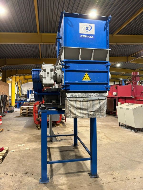 Usado Trituradora de un solo eje Zerma, tipo ZWS 850, construida en 2013, incluye embudo y soporte, para madera