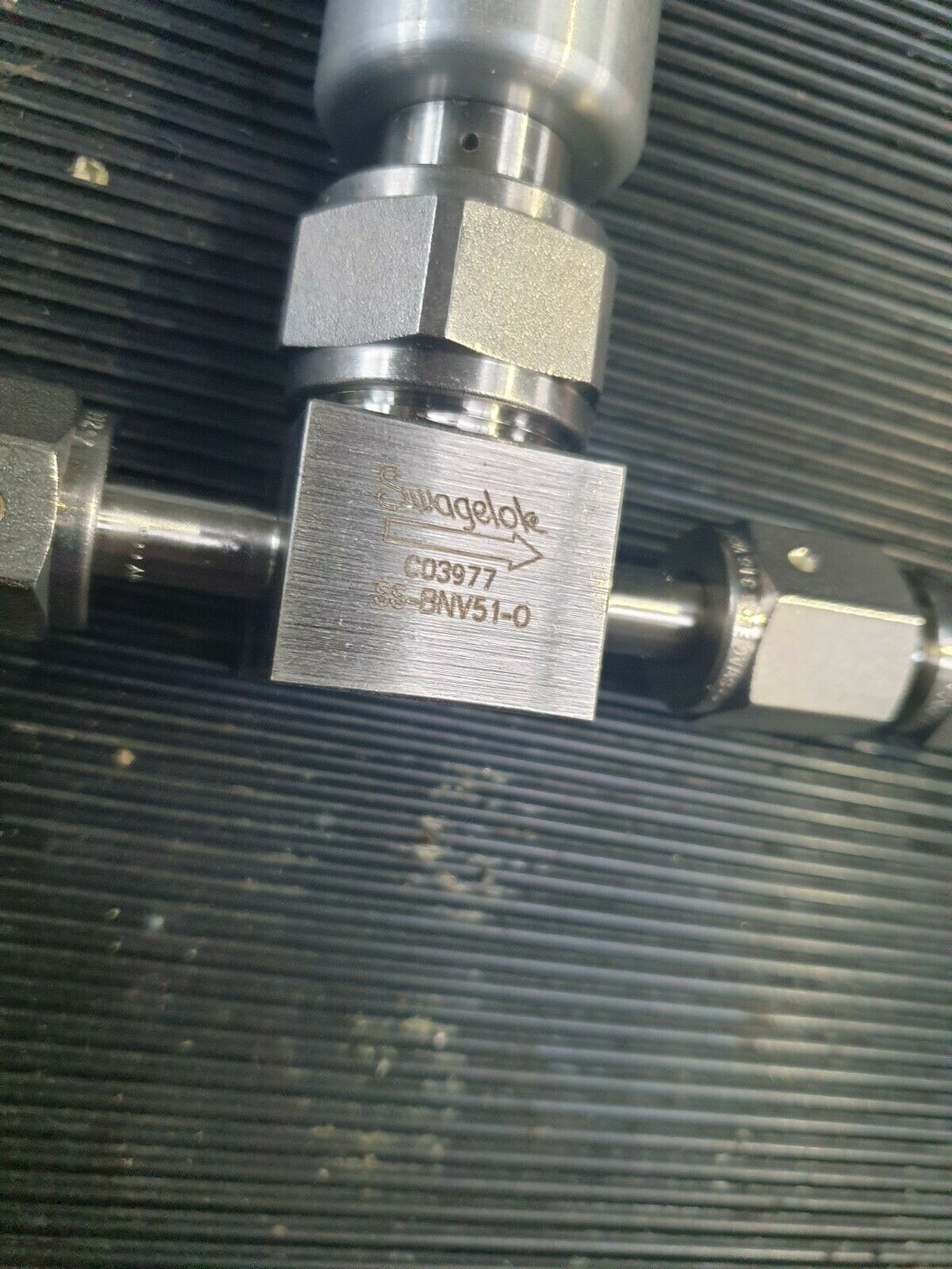 Used SWAGELOK   SS-BNV51-0 W/ R07-100-RGAA PLUS FITTINGS (rbd2.1b5)