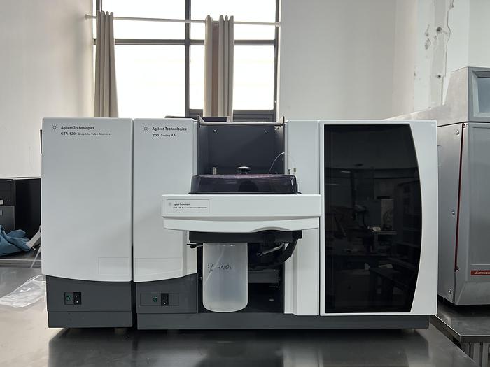 Used 2014 Agilent 240 Z