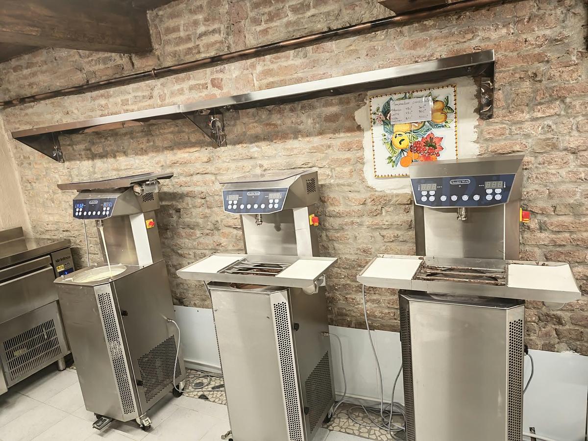 Usato Lotto di attrezzature per pasticceria e cioccolato