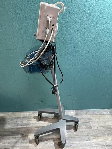 Gebraucht Datascope Trio Patientenmonitor auf Trolley mit 2x Manschette, EKG Kabel und SpO2 Fingersensor