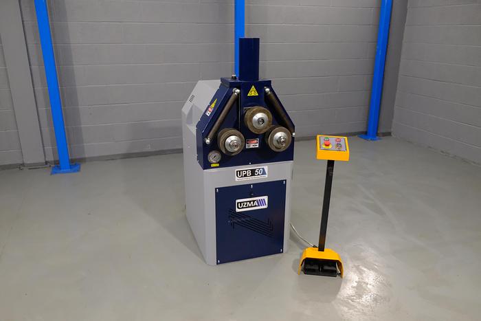 UZMA HPK 50 section roller hydraulic operation