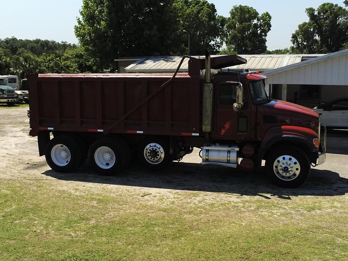 Used 2005 MACK CV713
