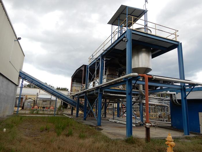 Used 2600 GALLON VERTICAL TANK 304 S/S CONE BOTTOM 5HP AGITATOR