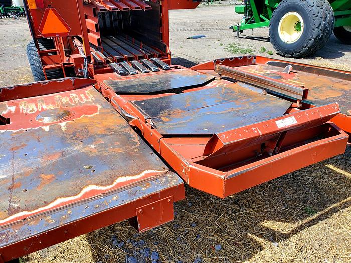 Used Hesston 4790 Baler w/ Accumulator