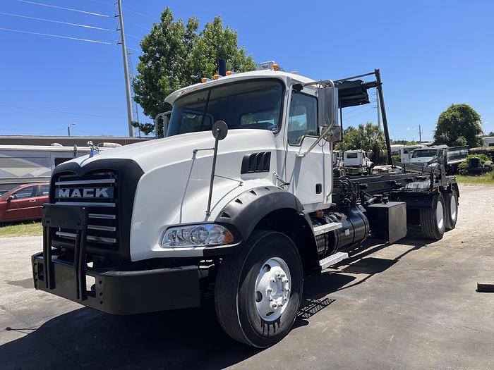Used 2007 MACK CV713 Granite Roll-Off Truck #5591