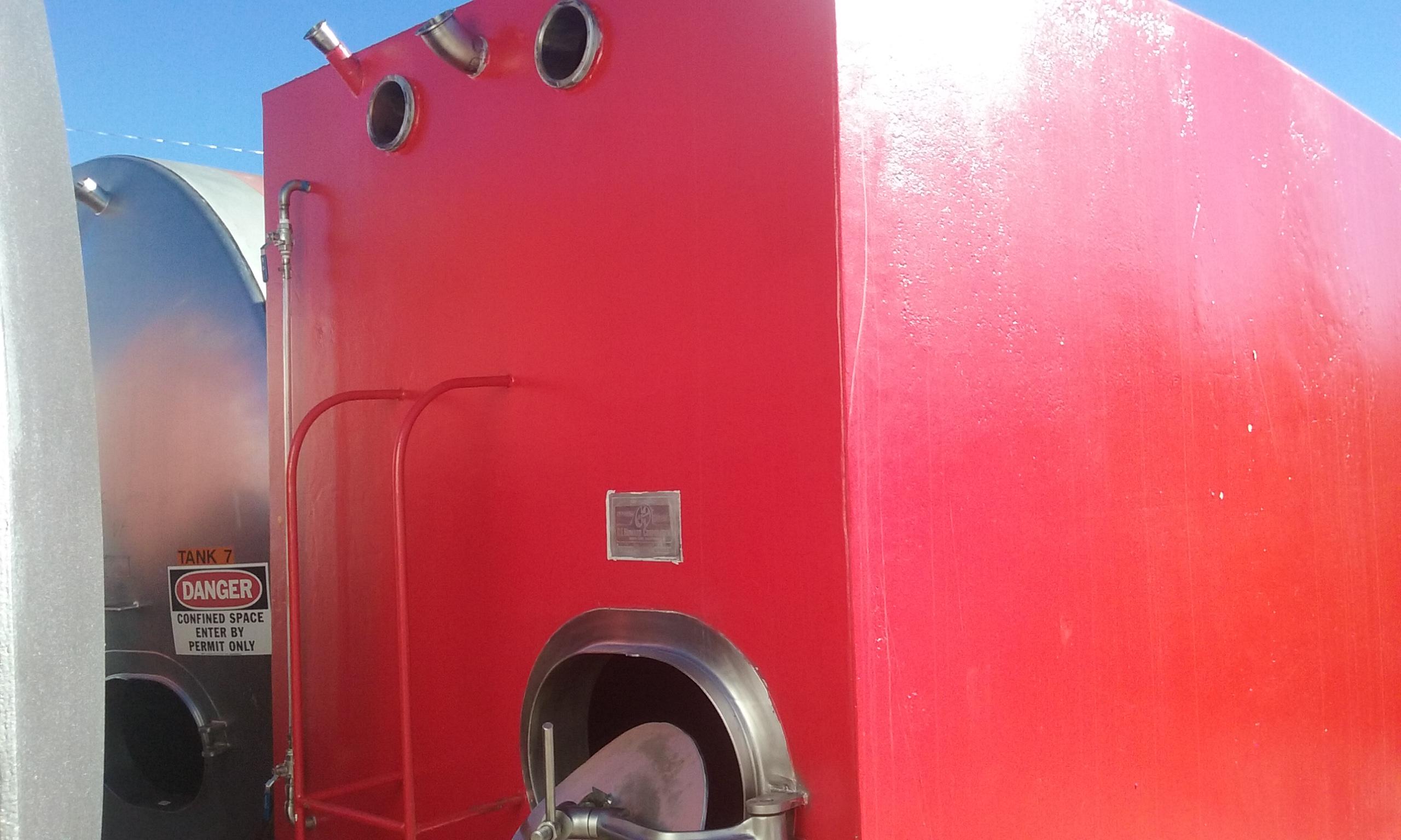 Reformado 2400 GALLON INSULATED STORAGE TANK. CE HOWARD MODEL 7369-B SERIAL 7661