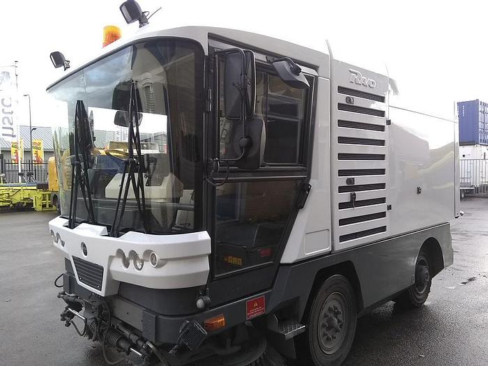 Gebruikt 2011 Ravo 530STH