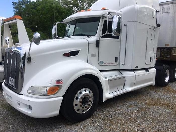 2009 PETERBILT 386 MID ROOF SLEEPER TRUCK