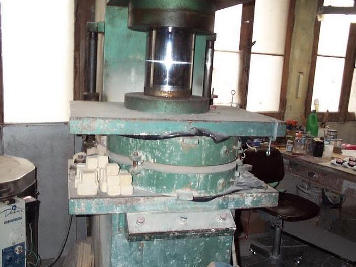 Used Hydraulic RAM press TESSARI 50 Ton