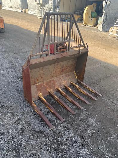 D'occasion USED BUCKET-RAKE WITH HYDRAULIC WINCH