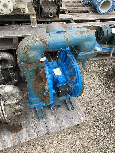 Used Unused Sandpiper Model S30B1I1EANS000 cast iron double-diaphragm pump