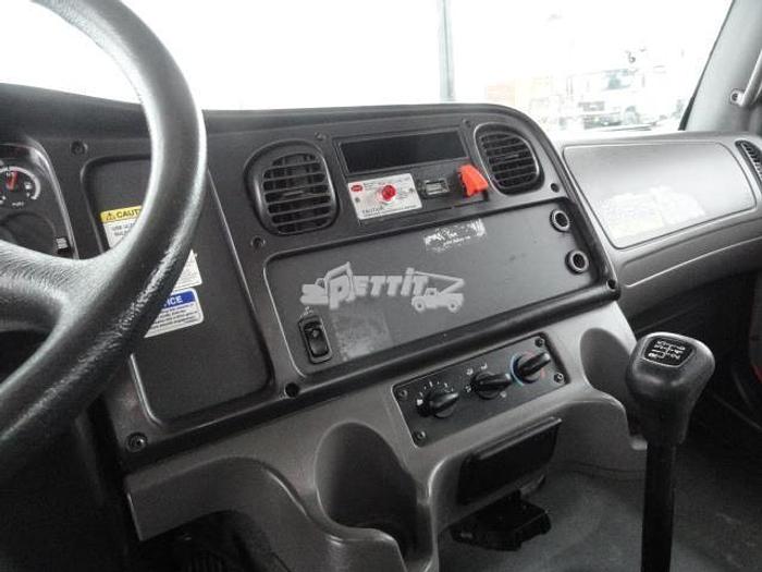 Used 2011 FREIGHTLINER BUSINESS CLASS M2 106