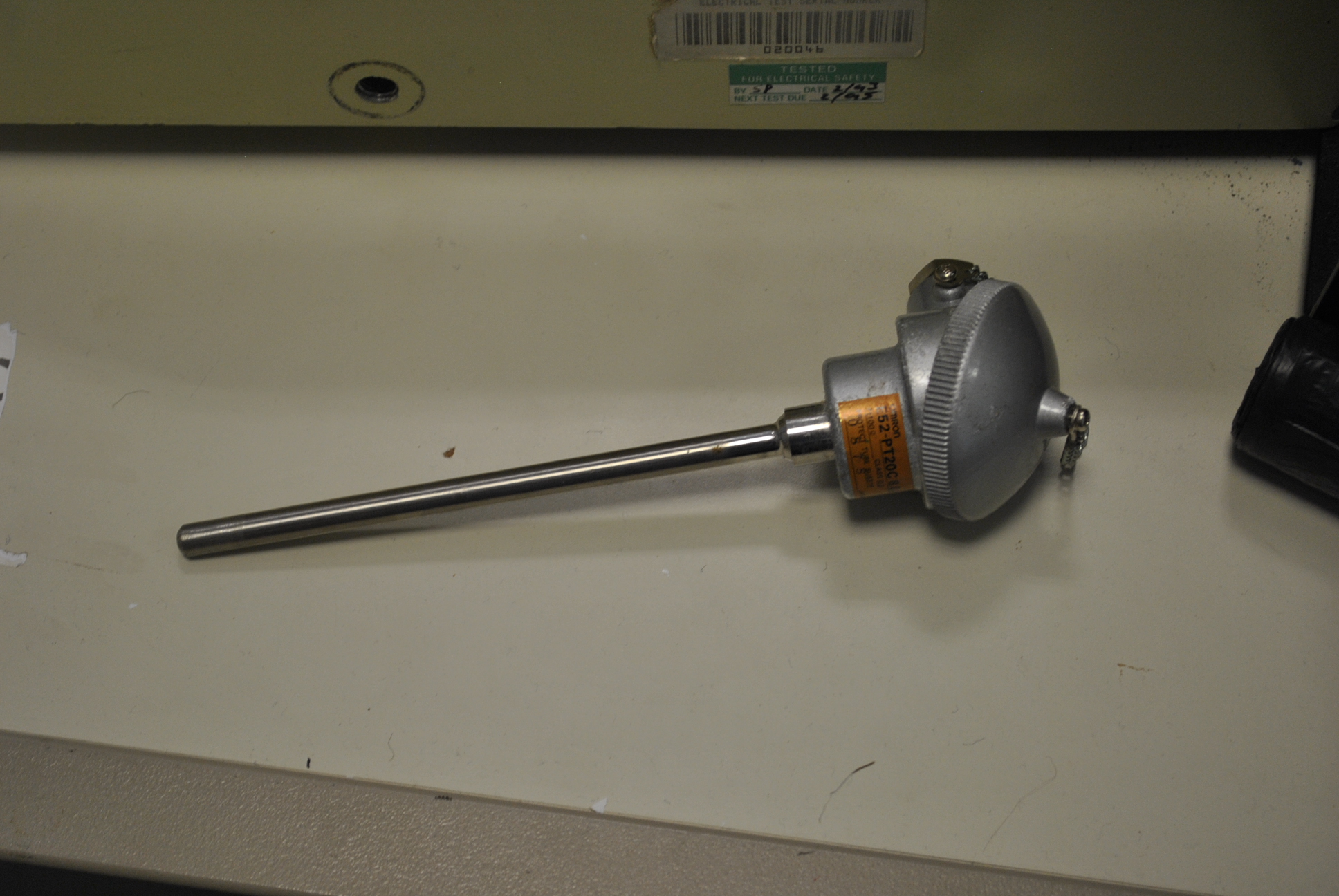 Used omron e52-pt20c 8.0 temperature sensor