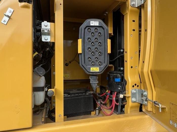 Used 2018 CAT 320 GC / with Hyd Thumb