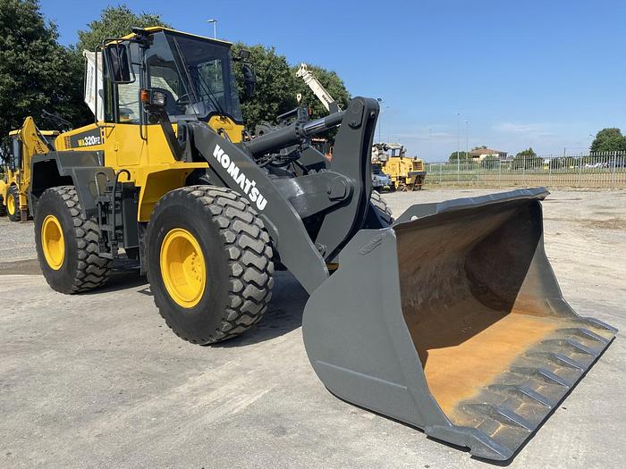 Usato 2011 KOMATSU WA320 PZ-6