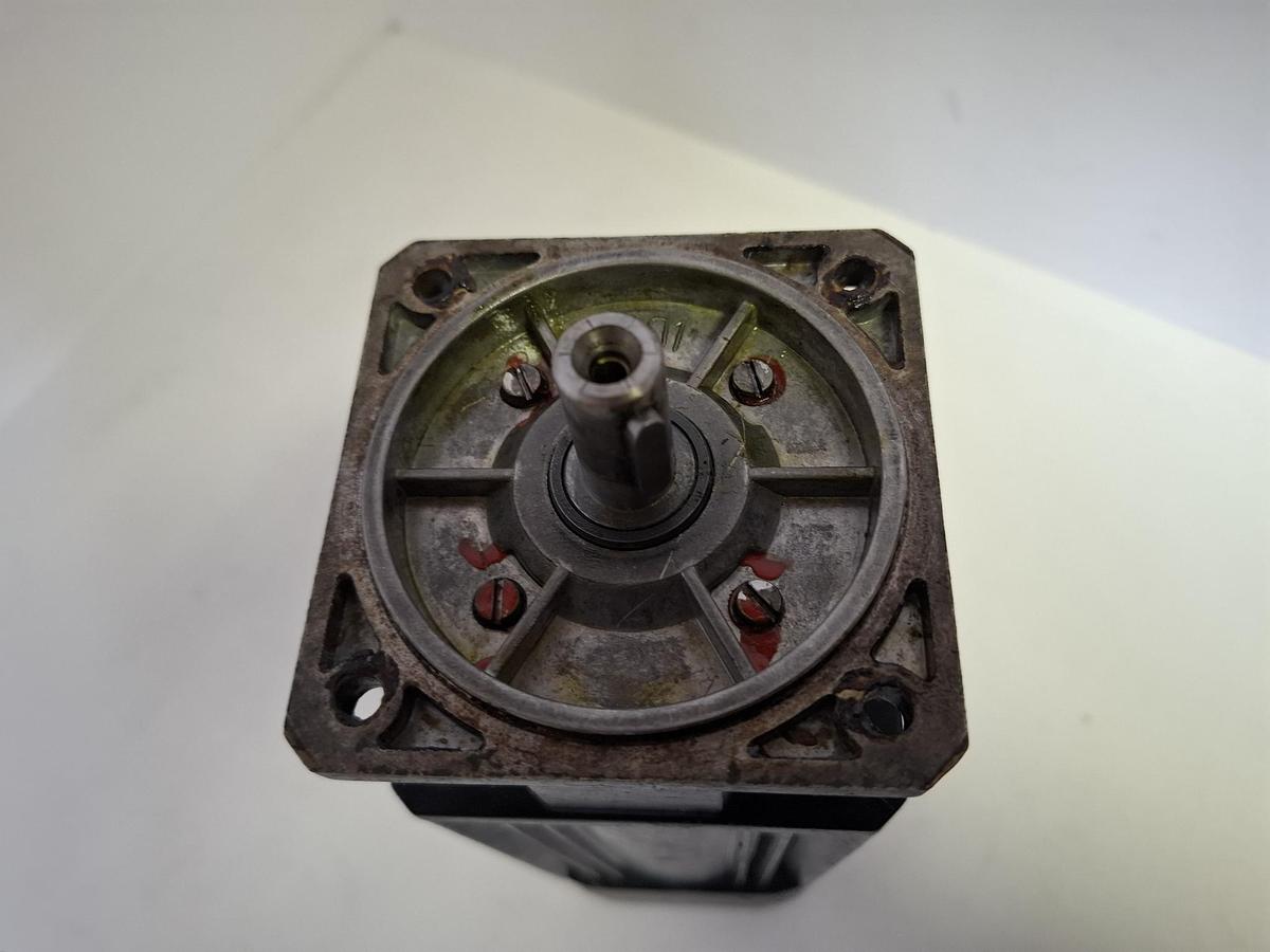 Gebraucht Servomotor, inkl. 2 Kabel, 2,64 KW, 6000rpm, 12A, 230V, DSG 45-L, Baumüller, gebraucht