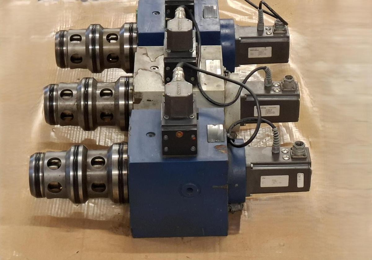 Gebraucht 3 Stück Proportionalventile + Steuergerät, R900948284 + VT-HNC100-2…, Rexroth, gebraucht