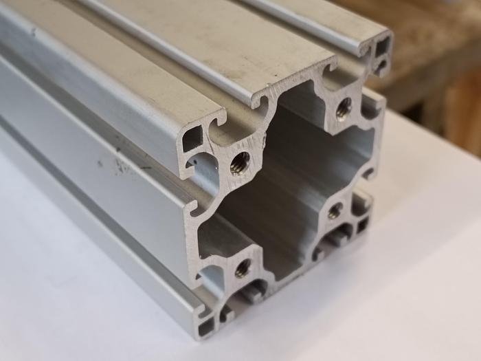 Gebraucht 9,36m Aluminiumprofil zum Sensationspreis €35/m excl., Nut 8mm, 80 x 80mm , gebraucht