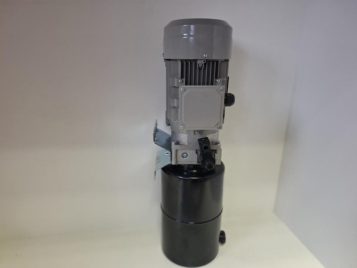 Einfach wirkende Hydraulikpumpe, V=8L, P max.180bar, 2ccm/U, 1,1KW, Steinhoff, neu